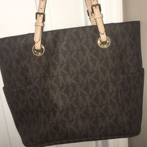 MICHAEL KORS TOTE - NEVER USED TAKING OFFERS